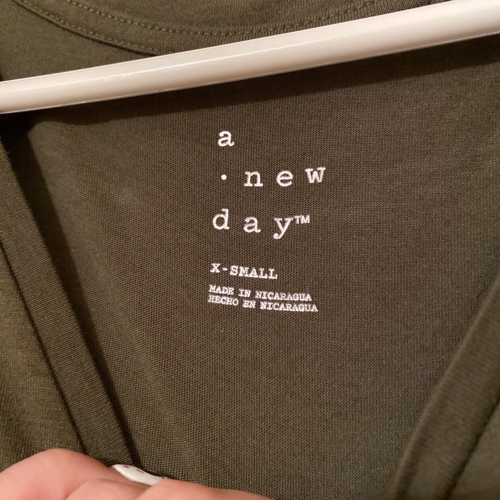 Target V Neck Top - Picture 3 of 3